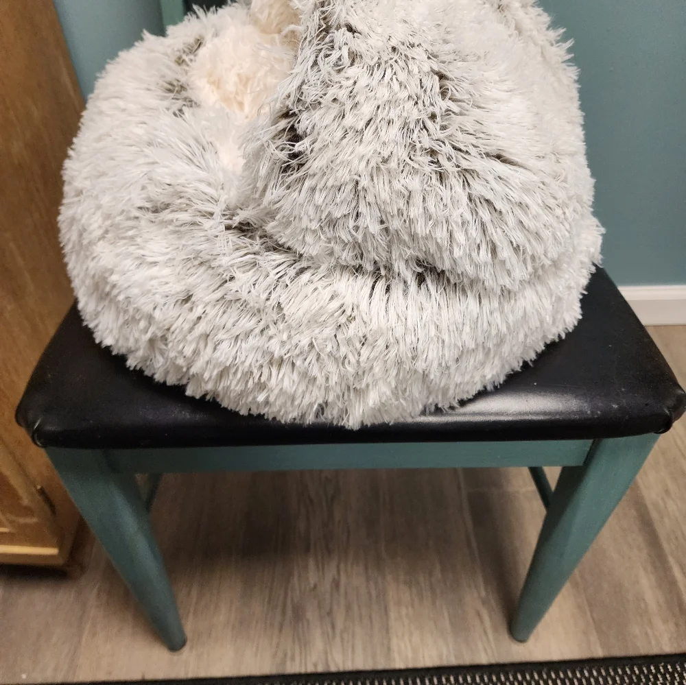 Fuzzy fur pet bed NWOT